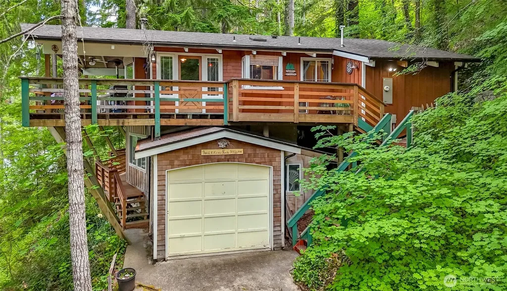 20 N Lakefront Loop Hoodsport WA 98548