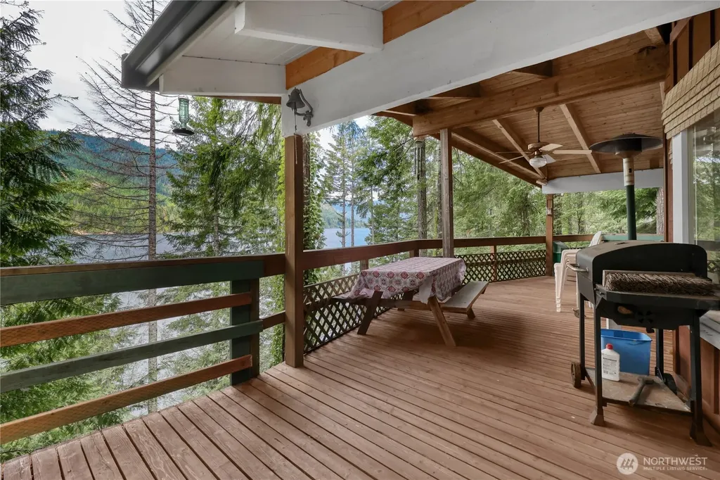 20 N Lakefront Loop Hoodsport WA 98548