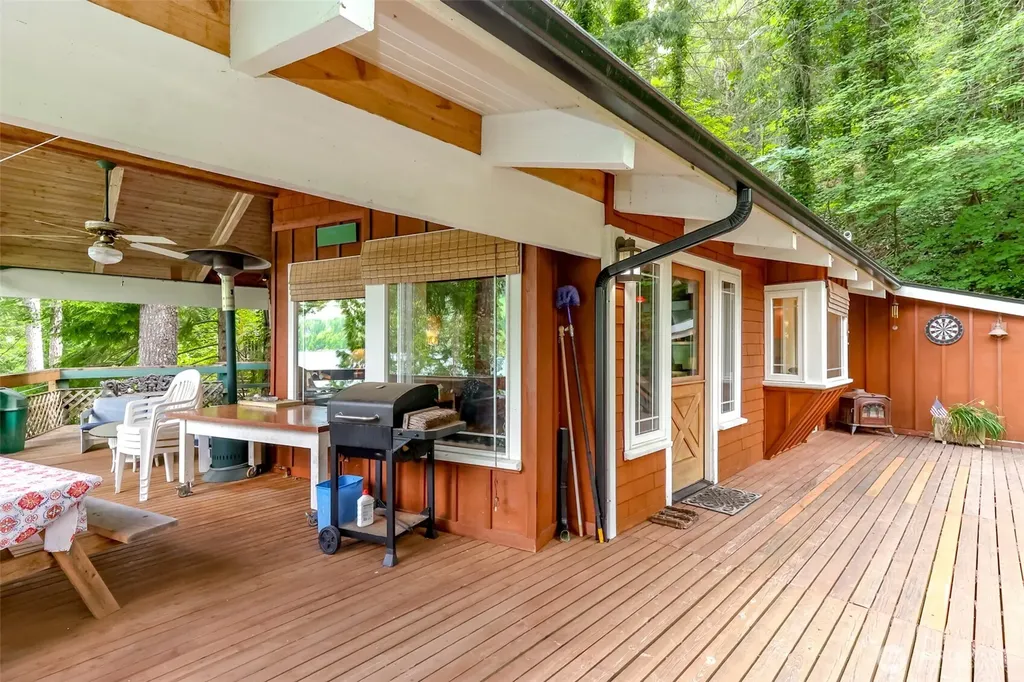 20 N Lakefront Loop Hoodsport WA 98548
