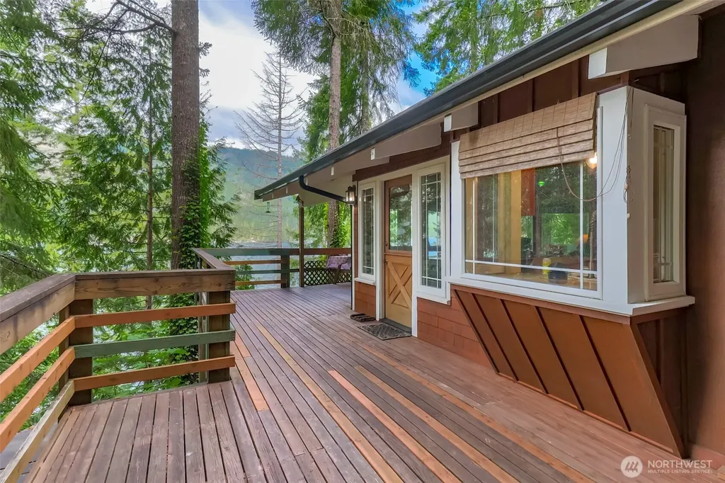 20 N Lakefront Loop Hoodsport WA 98548