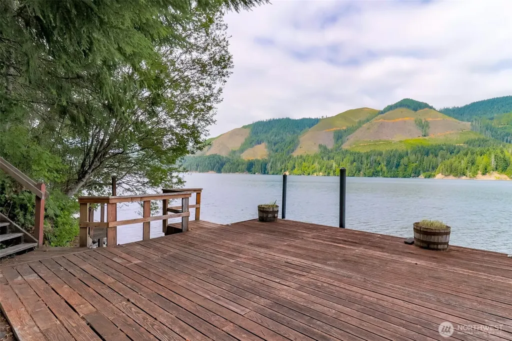 20 N Lakefront Loop Hoodsport WA 98548