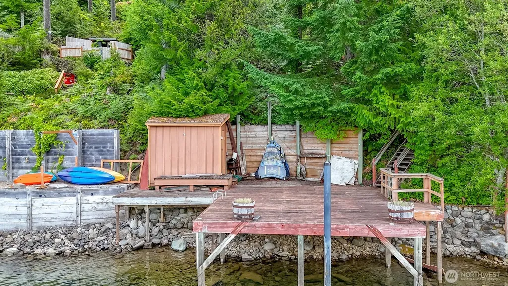 20 N Lakefront Loop Hoodsport WA 98548
