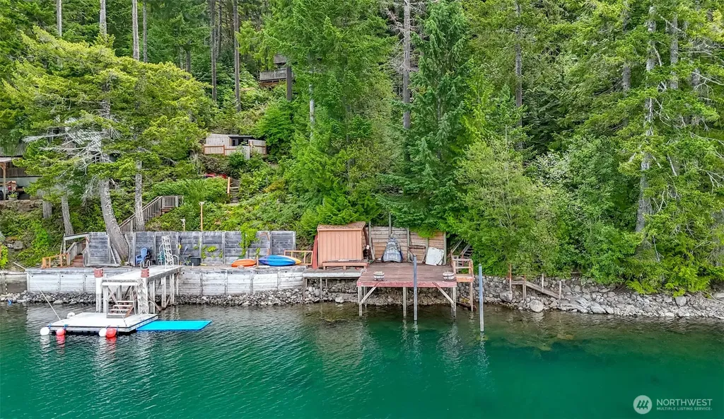 20 N Lakefront Loop Hoodsport WA 98548