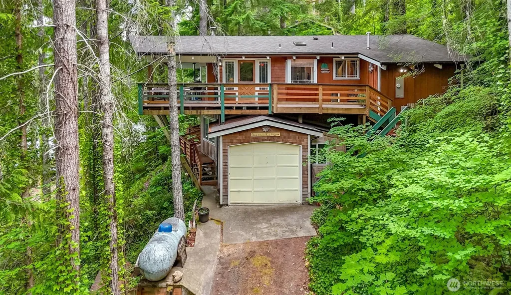 20 N Lakefront Loop Hoodsport WA 98548