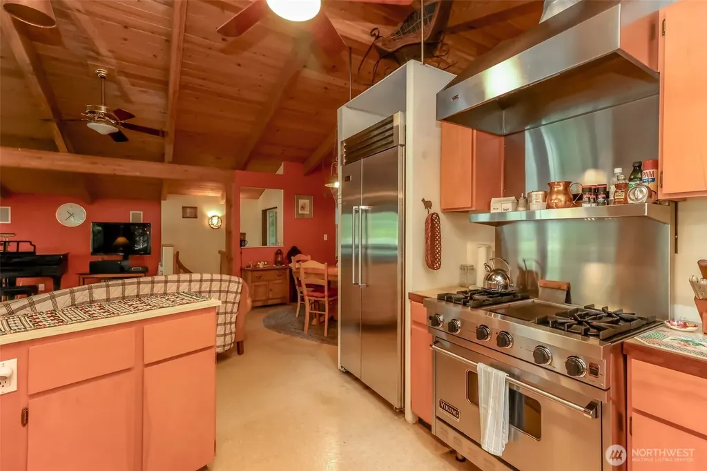 20 N Lakefront Loop Hoodsport WA 98548