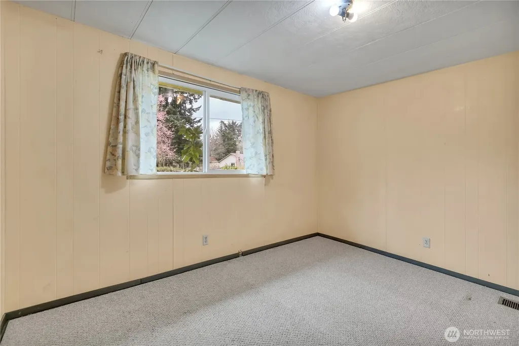 8214 191st Street E Puyallup WA 98375