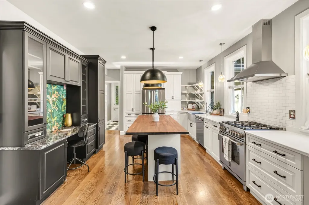 1414 NW Hermit Ridge Poulsbo WA 98370