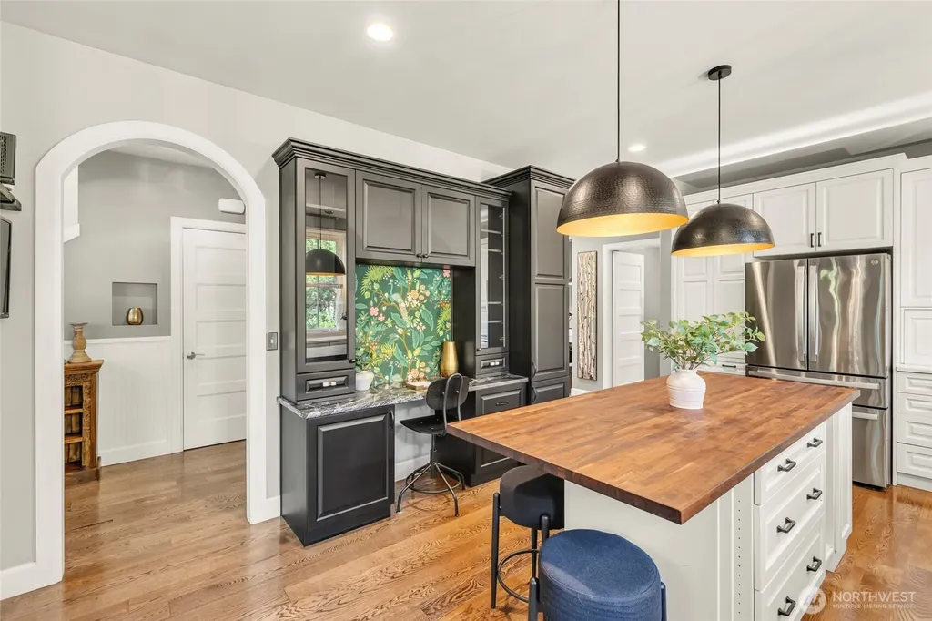 1414 NW Hermit Ridge Poulsbo WA 98370