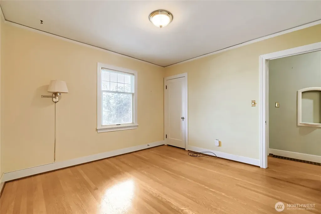 8042 18th Avenue NE Seattle WA 98115