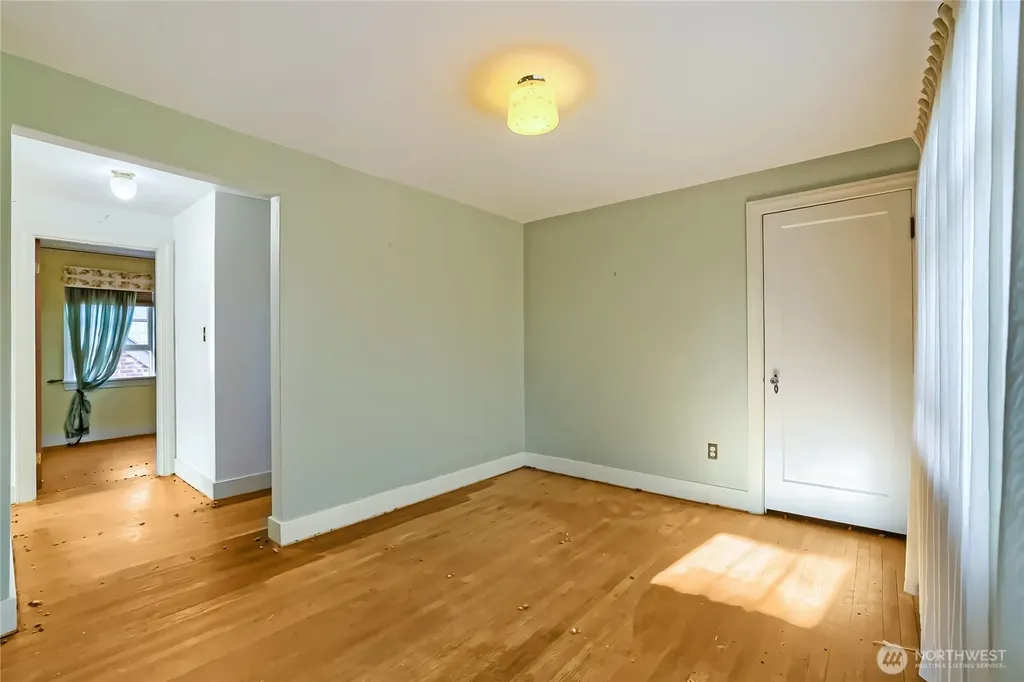 8042 18th Avenue NE Seattle WA 98115