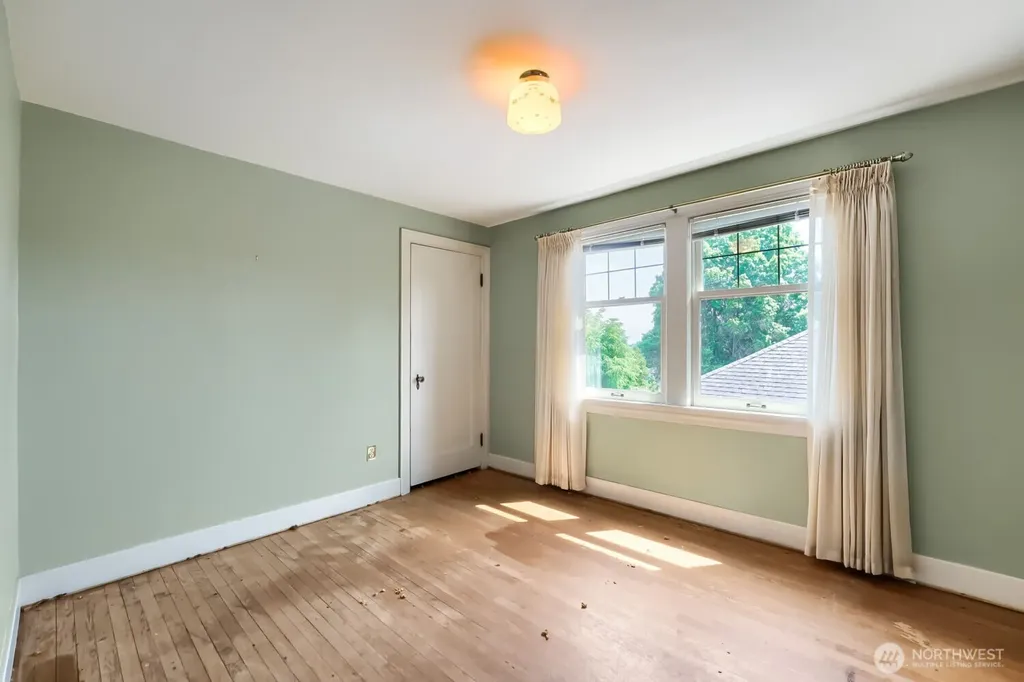 8042 18th Avenue NE Seattle WA 98115