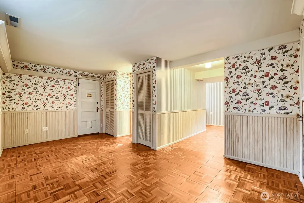 8042 18th Avenue NE Seattle WA 98115