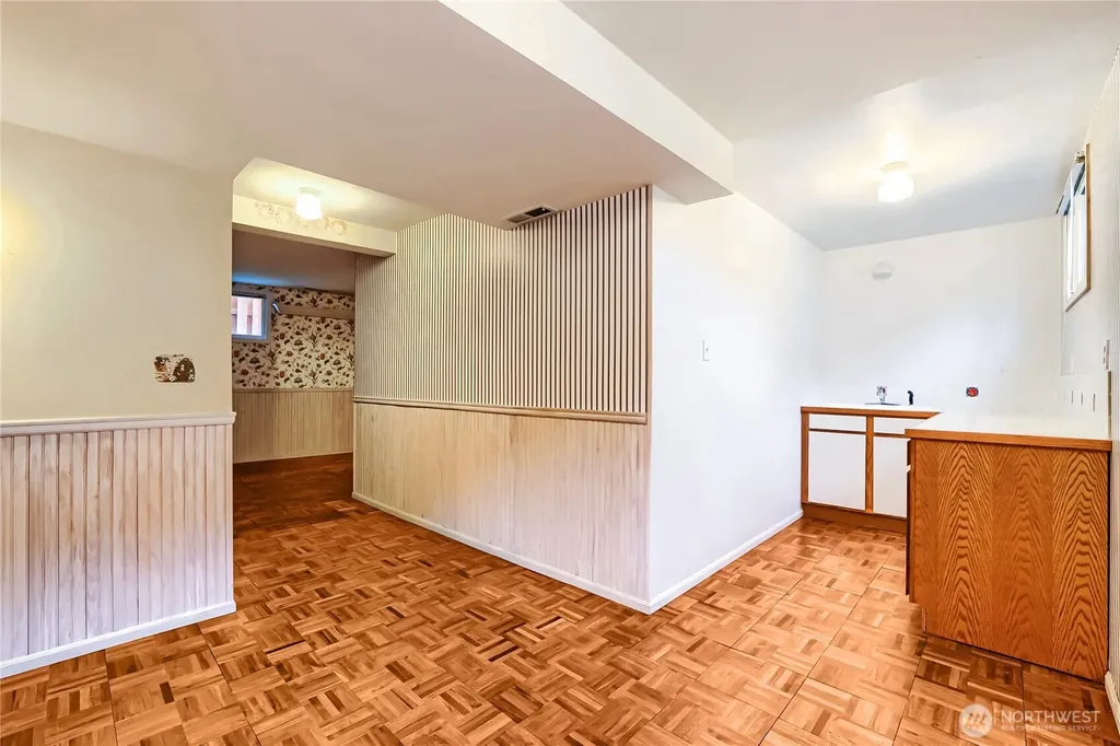 8042 18th Avenue NE Seattle WA 98115