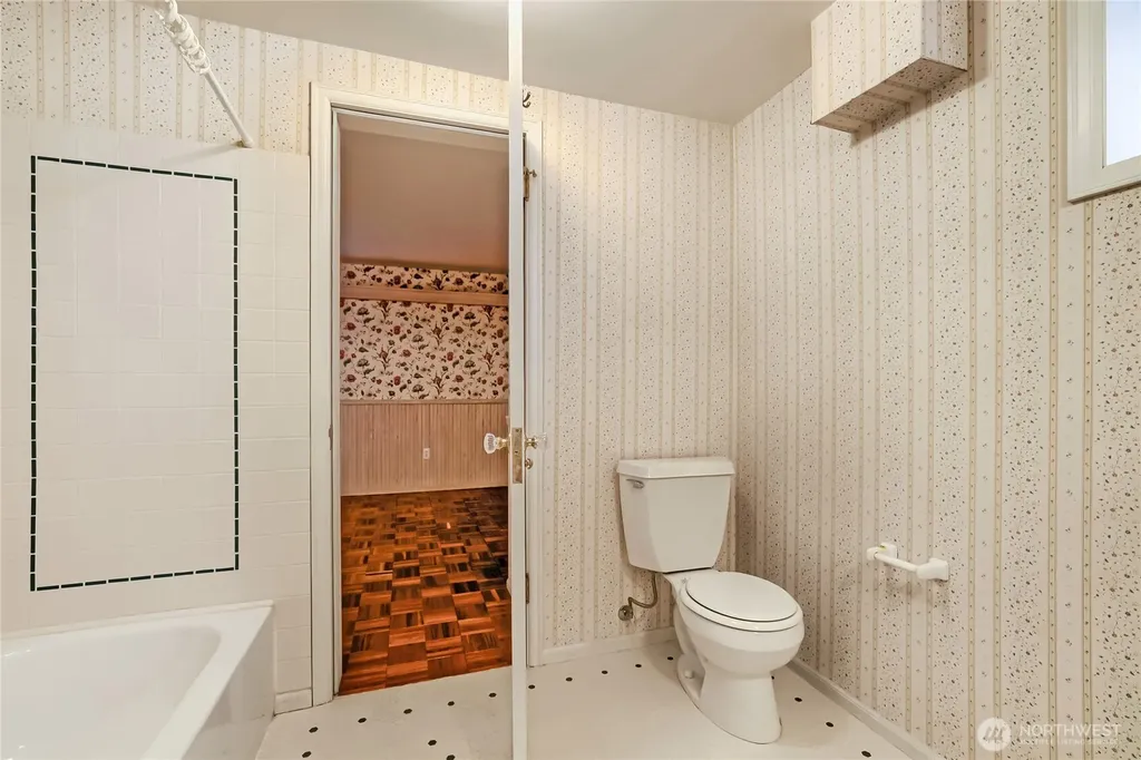8042 18th Avenue NE Seattle WA 98115