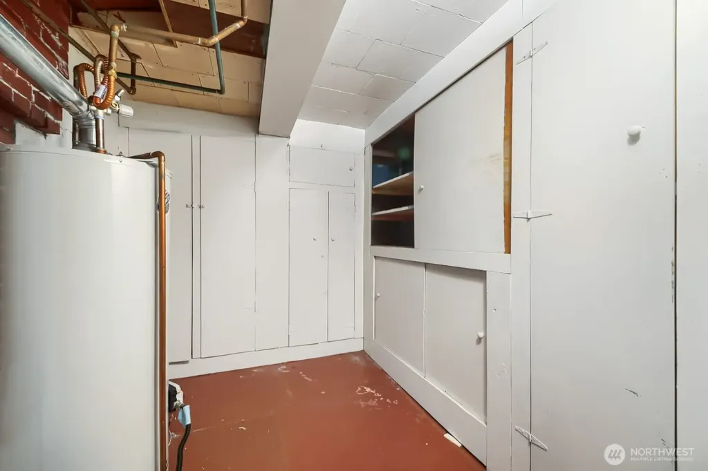8042 18th Avenue NE Seattle WA 98115