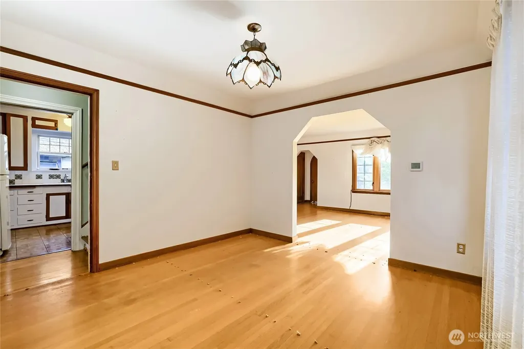 8042 18th Avenue NE Seattle WA 98115