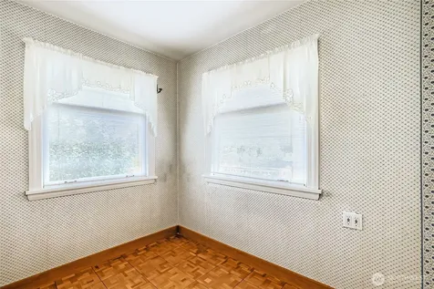 8042 18th Avenue NE Seattle WA 98115