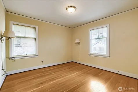8042 18th Avenue NE Seattle WA 98115