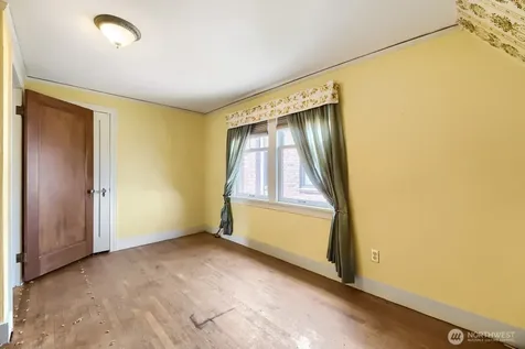 8042 18th Avenue NE Seattle WA 98115