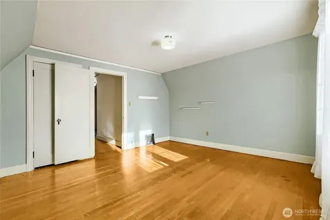8042 18th Avenue NE Seattle WA 98115