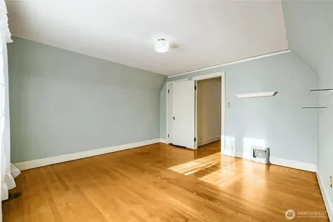8042 18th Avenue NE Seattle WA 98115
