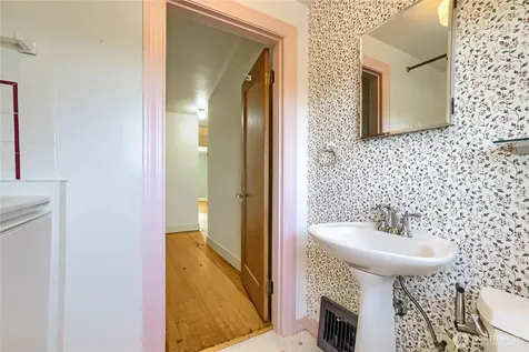 8042 18th Avenue NE Seattle WA 98115