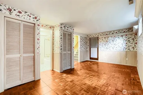 8042 18th Avenue NE Seattle WA 98115