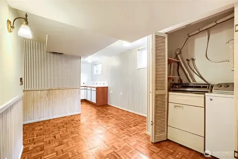 8042 18th Avenue NE Seattle WA 98115