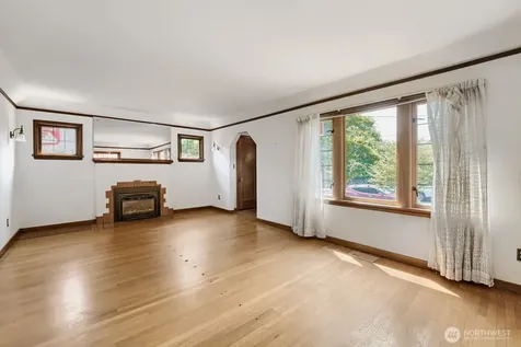 8042 18th Avenue NE Seattle WA 98115
