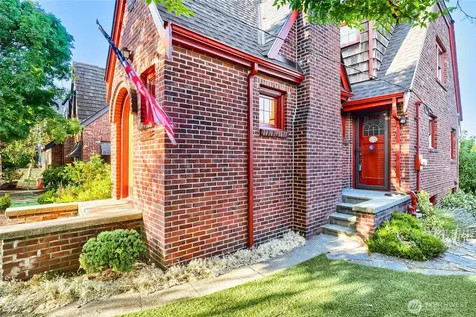 8042 18th Avenue NE Seattle WA 98115