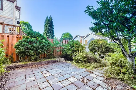 8042 18th Avenue NE Seattle WA 98115