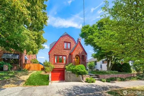 8042 18th Avenue NE Seattle WA 98115
