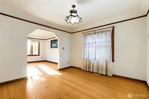 8042 18th Avenue NE Seattle WA 98115