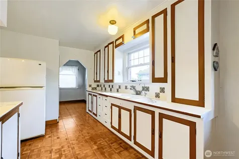 8042 18th Avenue NE Seattle WA 98115