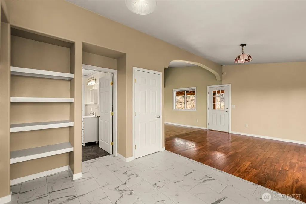 612 Rd S SW East Wenatchee WA 98802