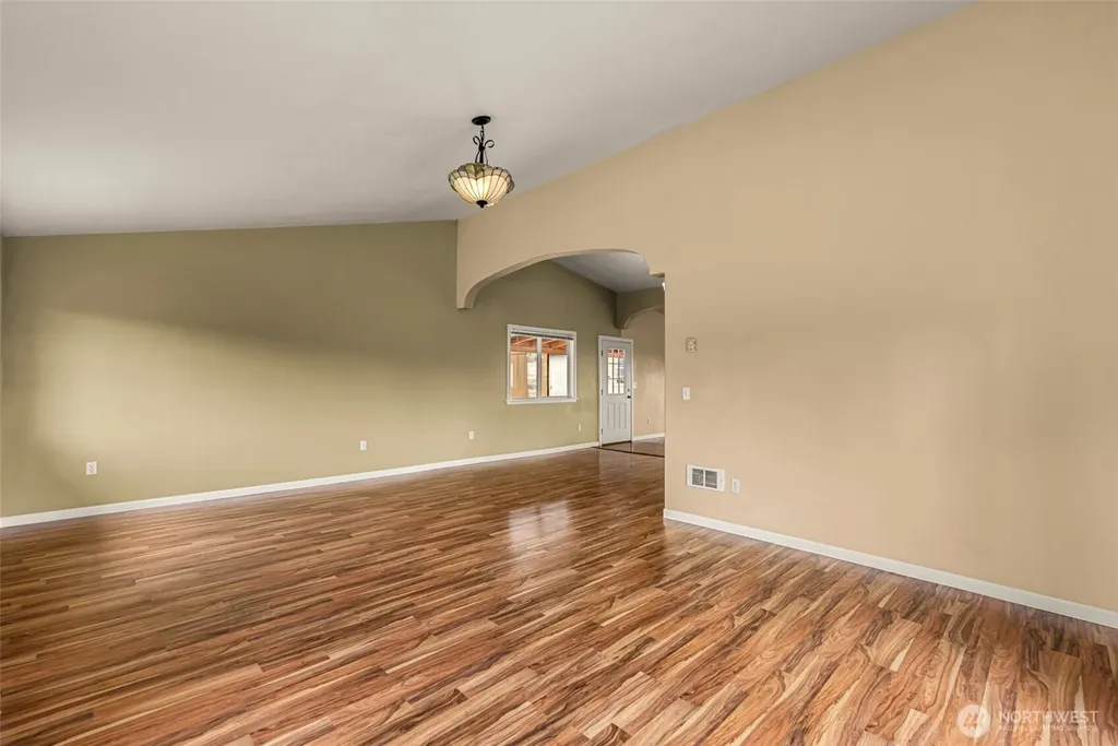 612 Rd S SW East Wenatchee WA 98802