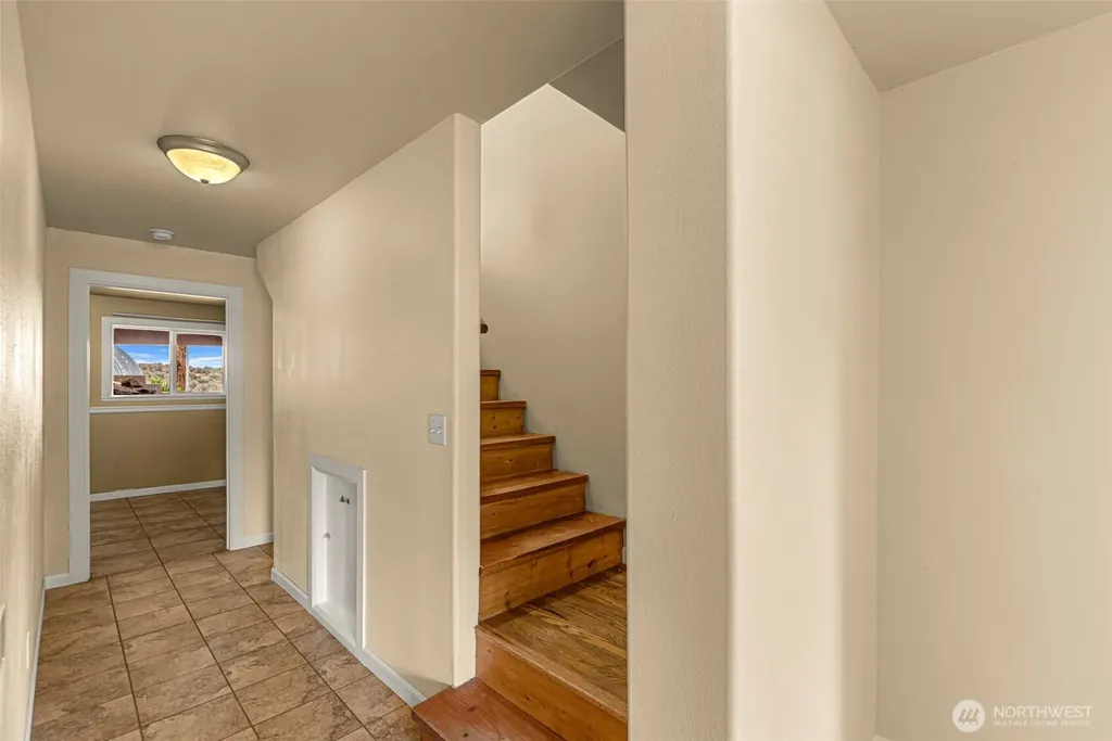 612 Rd S SW East Wenatchee WA 98802