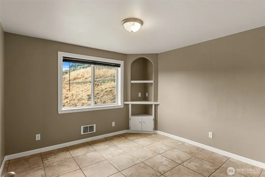 612 Rd S SW East Wenatchee WA 98802