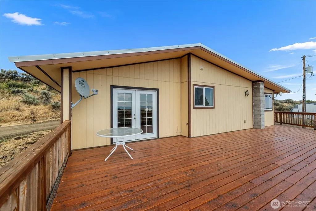 612 Rd S SW East Wenatchee WA 98802