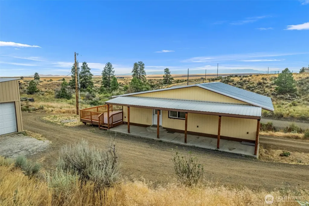 612 Rd S SW East Wenatchee WA 98802