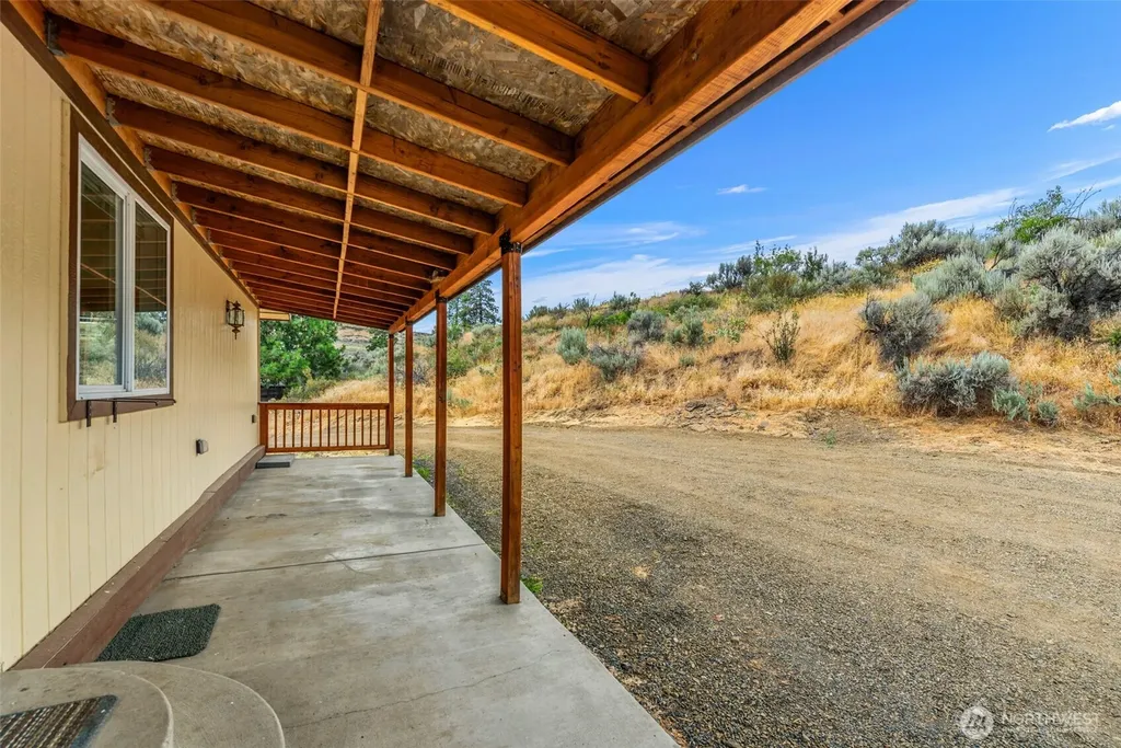 612 Rd S SW East Wenatchee WA 98802