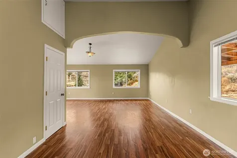 612 Rd S SW East Wenatchee WA 98802