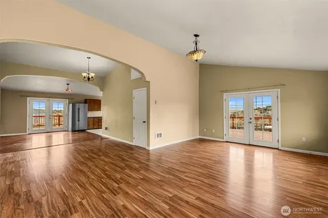 612 Rd S SW East Wenatchee WA 98802