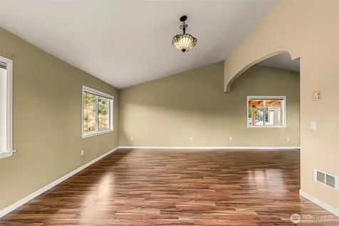 612 Rd S SW East Wenatchee WA 98802