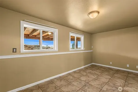612 Rd S SW East Wenatchee WA 98802