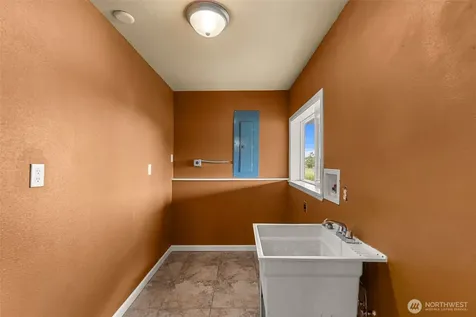 612 Rd S SW East Wenatchee WA 98802