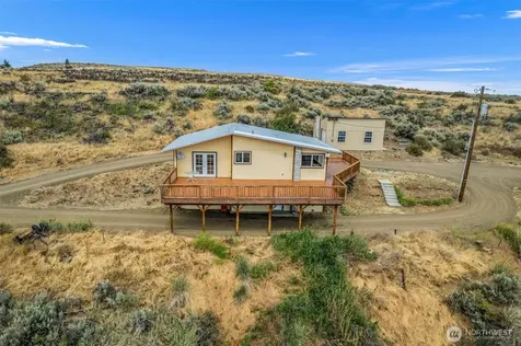 612 Rd S SW East Wenatchee WA 98802