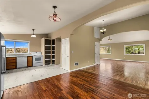 612 Rd S SW East Wenatchee WA 98802