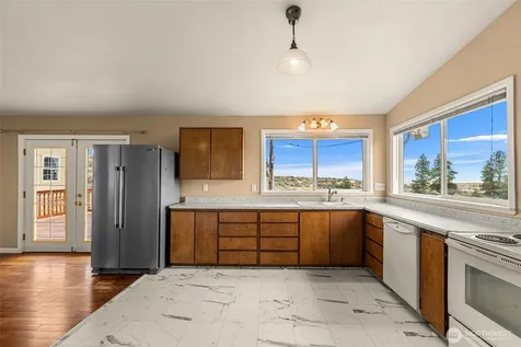 612 Rd S SW East Wenatchee WA 98802