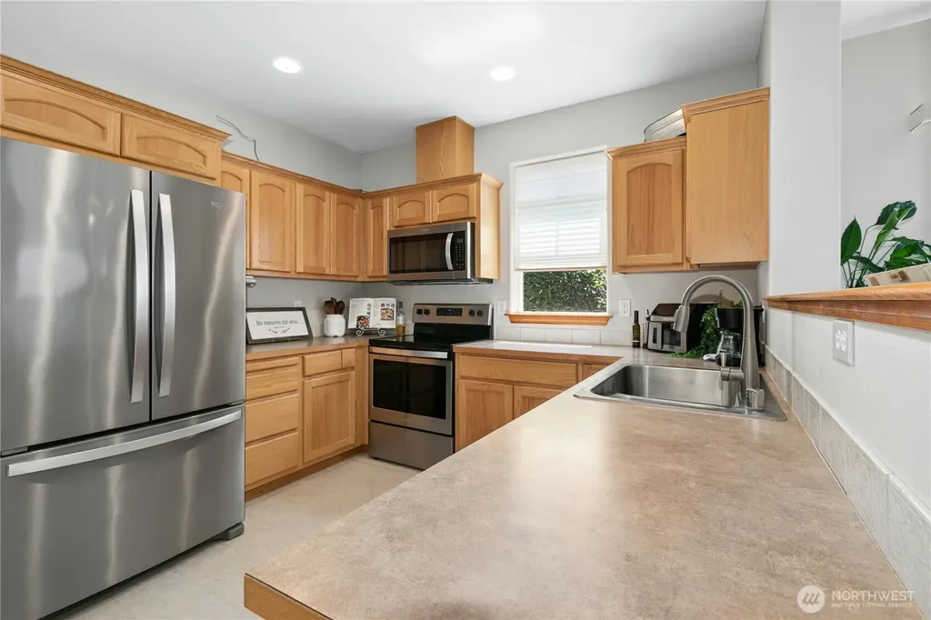 2370 SW Winchester Street Oak Harbor WA 98277